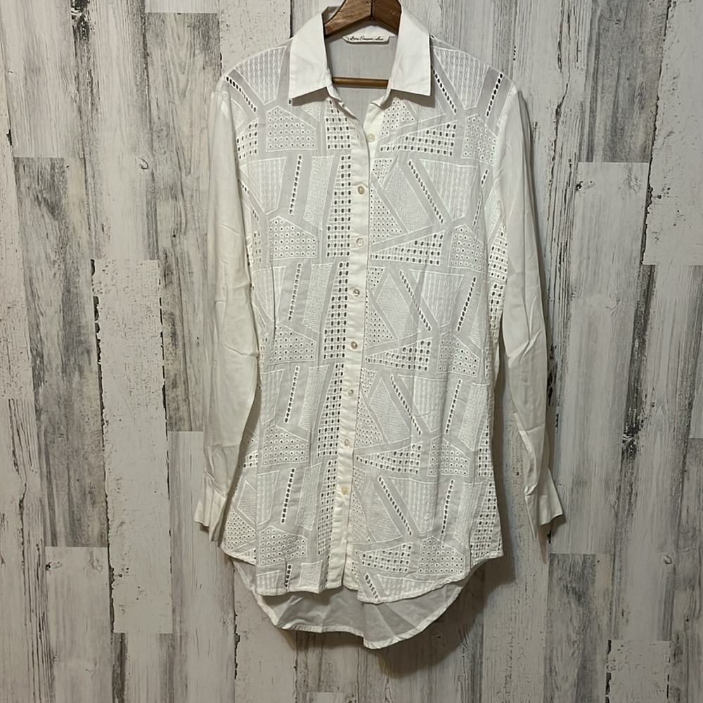 Z5 White cutout detailed button up shirt long shirt cuffed collared medium med M